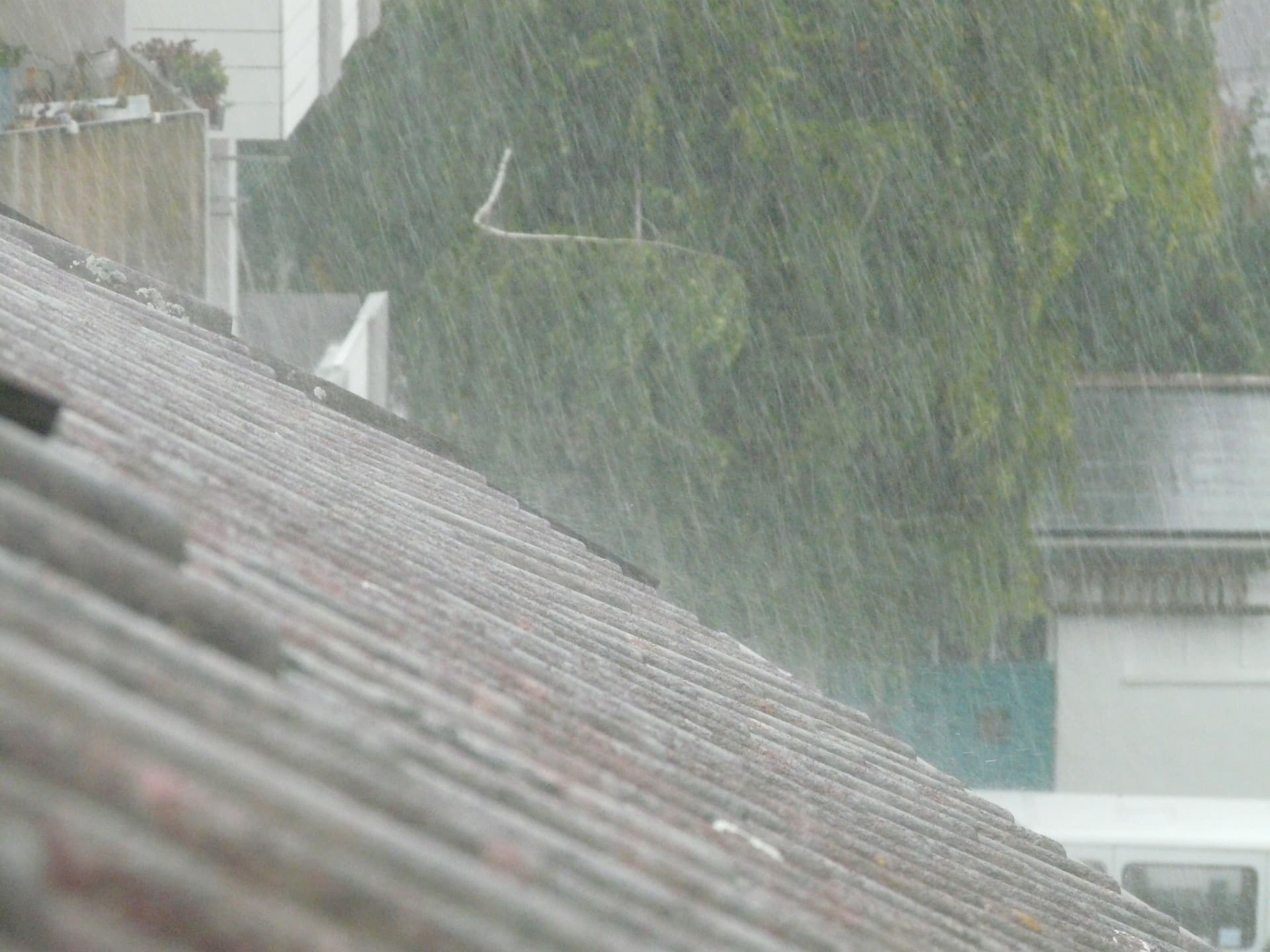 How to deal with roof damage after a storm